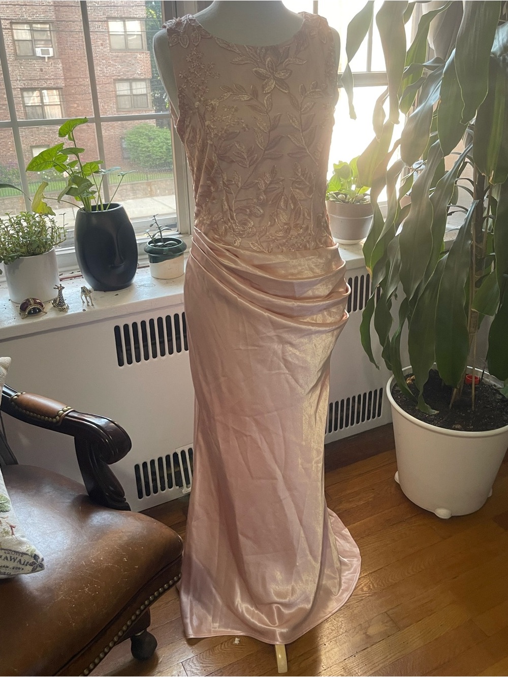 FEHAUTE Embroidered Satin Cocktail Dress in Blush